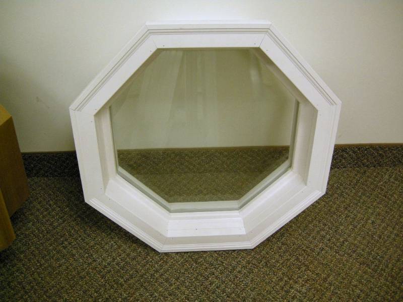 lot 48 image: Octagon Window