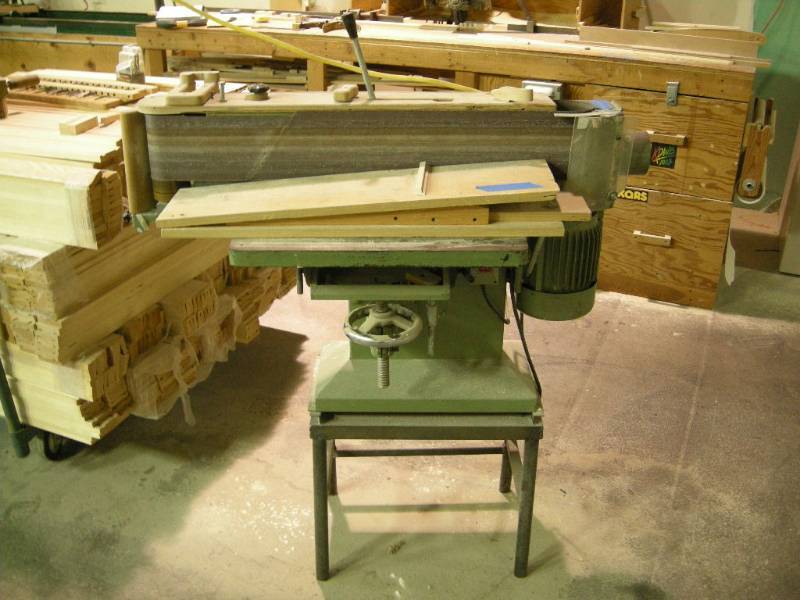 lot 112 image: 8 Upright Sander on Base