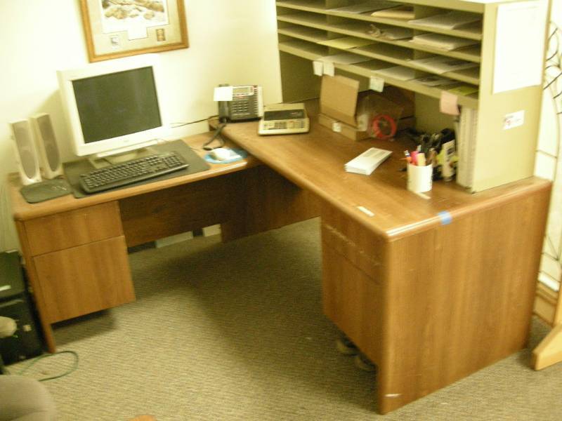 lot 121 image: Office Corner Desk