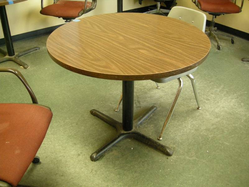 lot 110 image: 5 Round Breakroom Tables