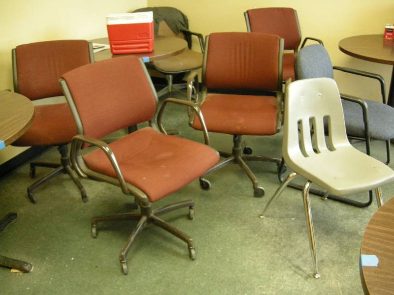 lot 111 image: Breakroom Chairs