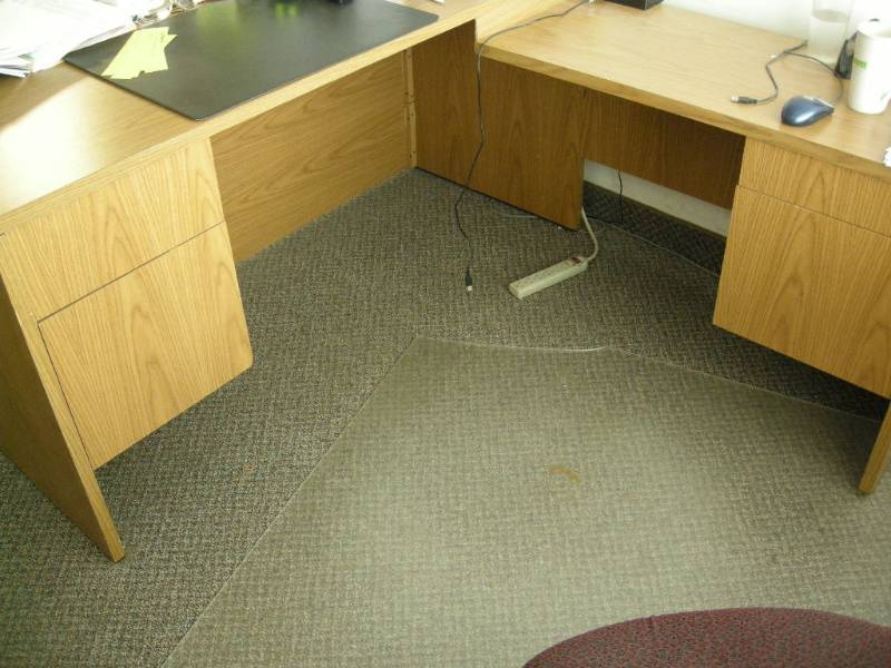 lot 123 image: Office Corner Desk