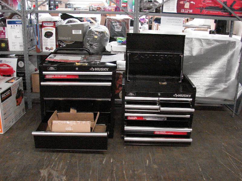 lot 284 image: HUSKY TOOL CABINET AND CHEST