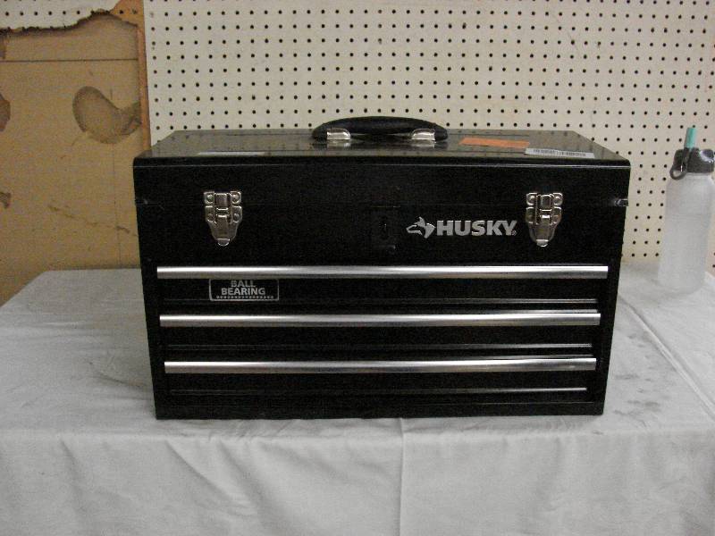 lot 287 image: HUSKY PORTABLE TOOL BOX WITH TRAY
