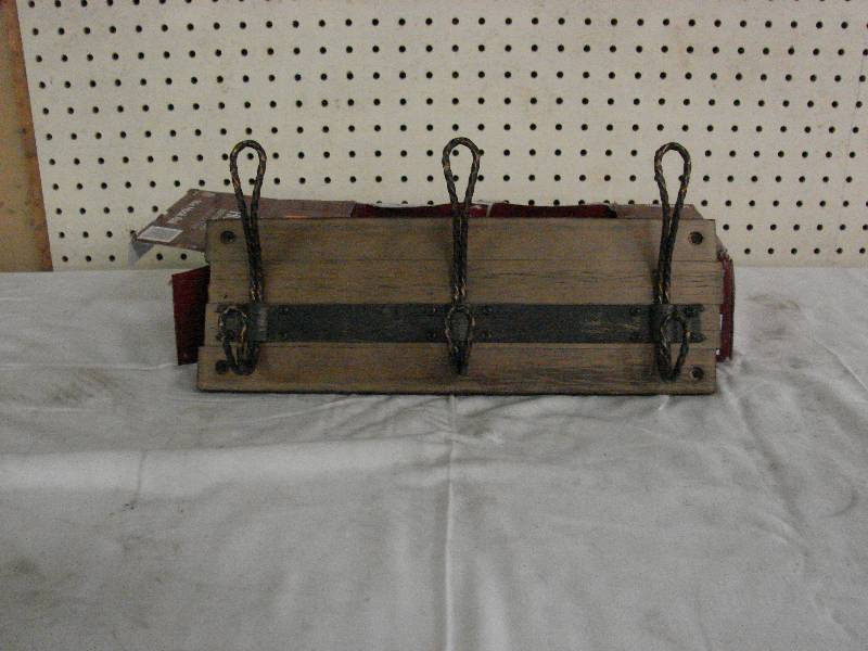 lot 293 image: WALL HOOK RAIL