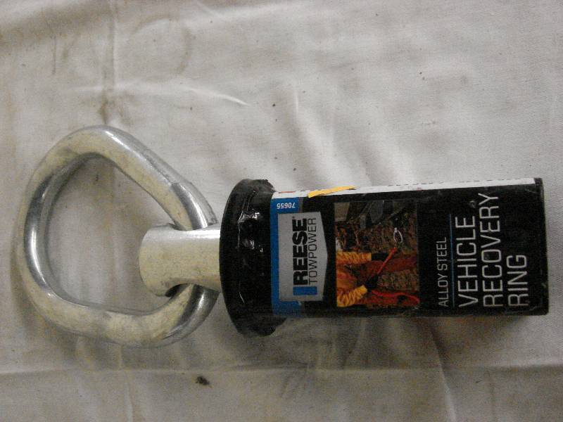 lot 295 image: REESE TOW POWER VEHICLE RECOVERY RING