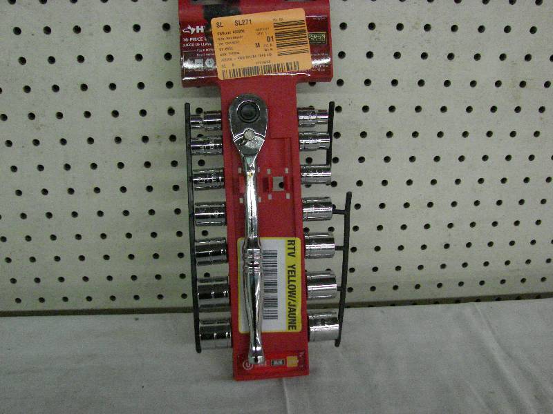 lot 319 image: HUSKY SOCKET SET