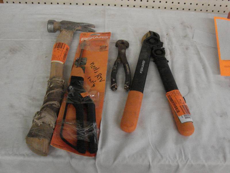 lot 323 image: HAND TOOLS