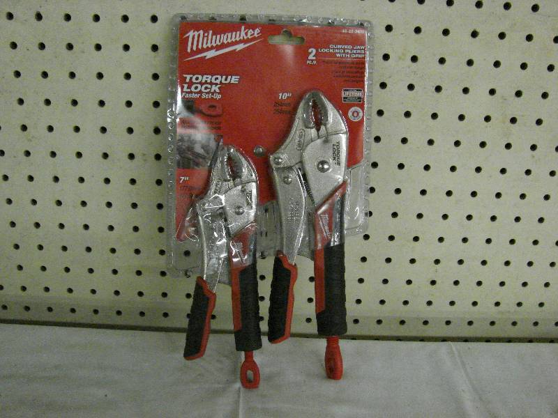 lot 326 image: MILWAUKEE TORQUE LOCKING PLIERS