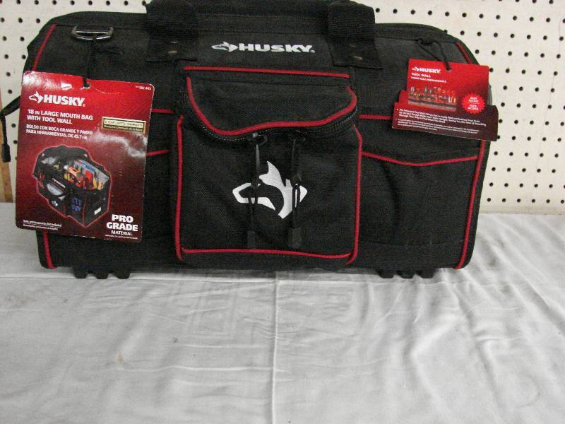 lot 328 image: HUSKY 18 LARGE MOUTH TOOL BAG