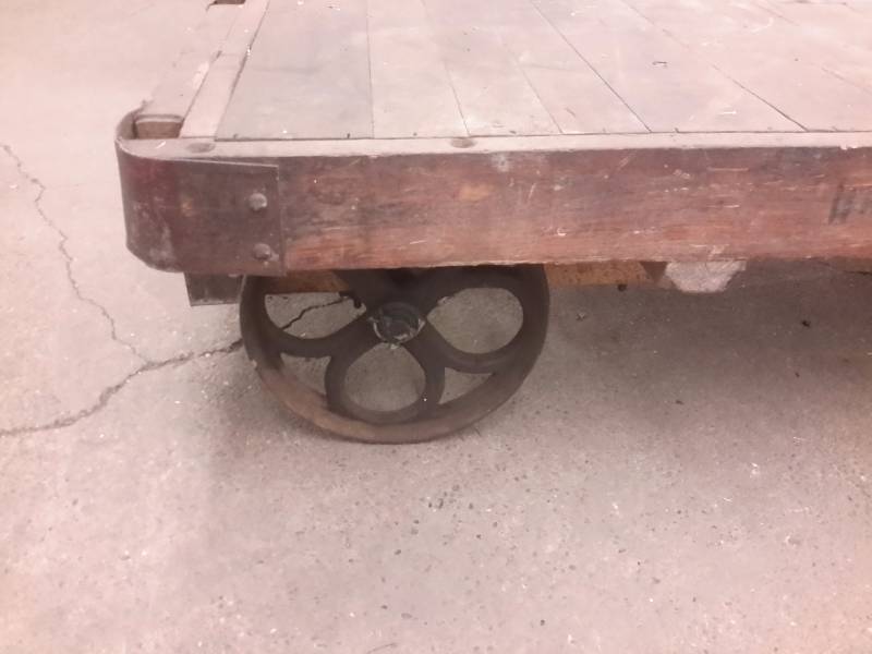lot 41 image: Vintage Cart with handle and steel wheels