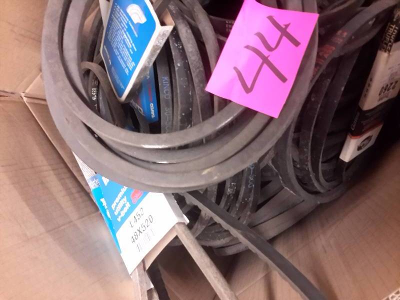 lot 44 image: Large lot of belts