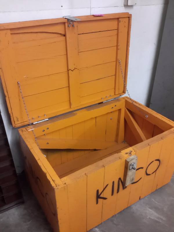 lot 54 image: Kinco Heavy wood storage box.. Good lock mechanism
