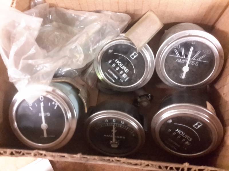 lot 72 image: Misc. Gauges as pictured.. Hour, Amps