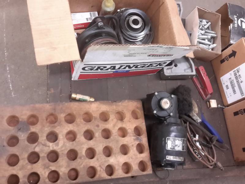 lot 74 image: Everything on  top of the cart.. Take it all..