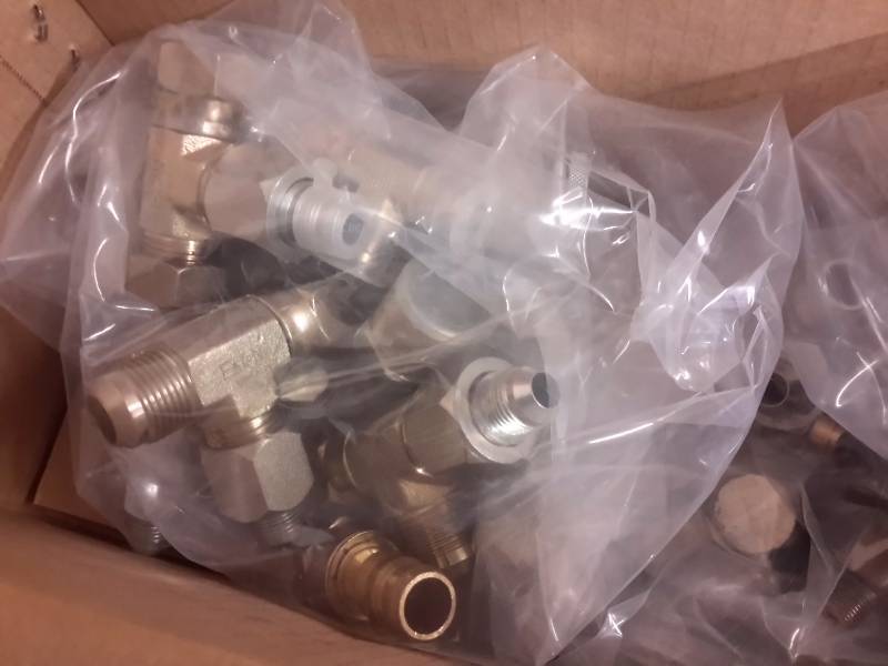 lot 80 image: Hydraulic Fittings
