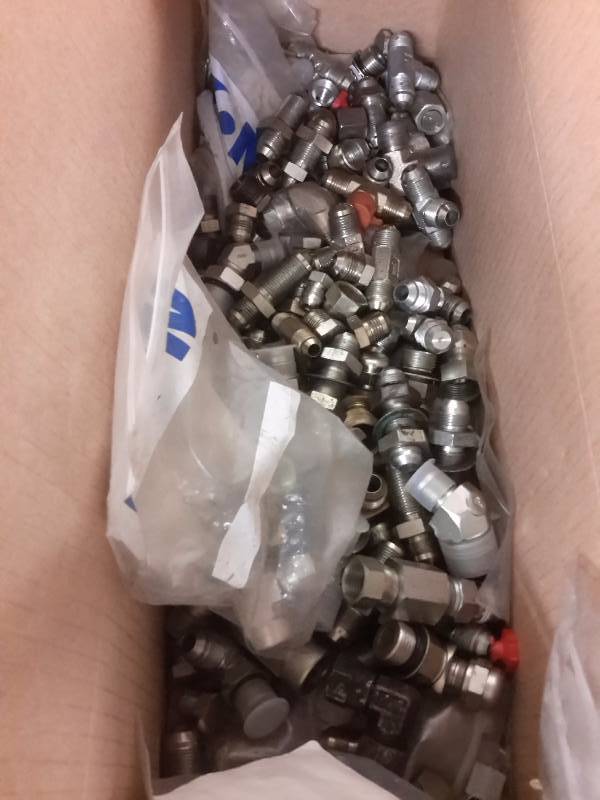 lot 81 image: Hydraulic Fittings