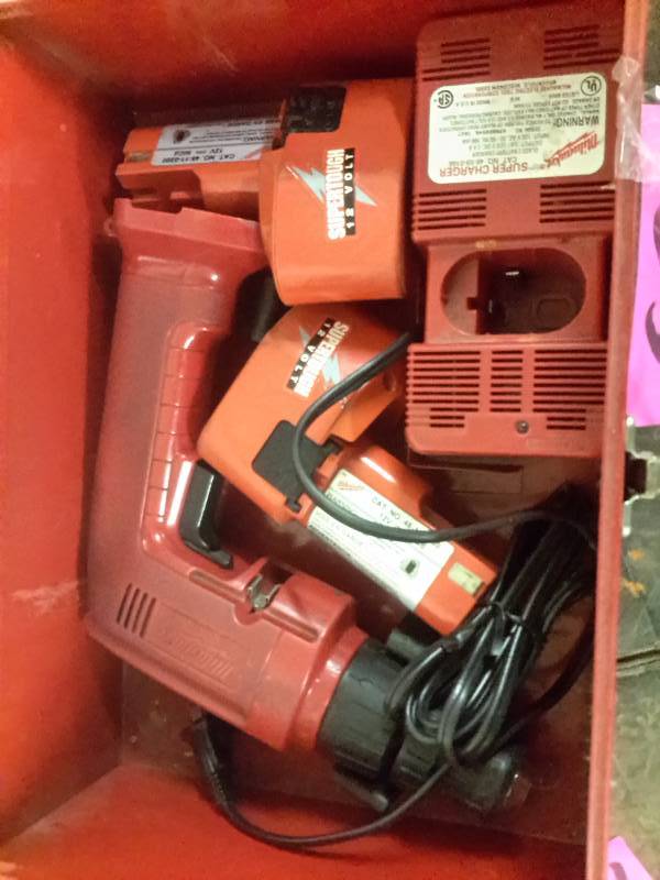 lot 87 image: Heavy Duty  12v CORDLESS Milwaukee Driver Drill, plus charger. Needs new batteries