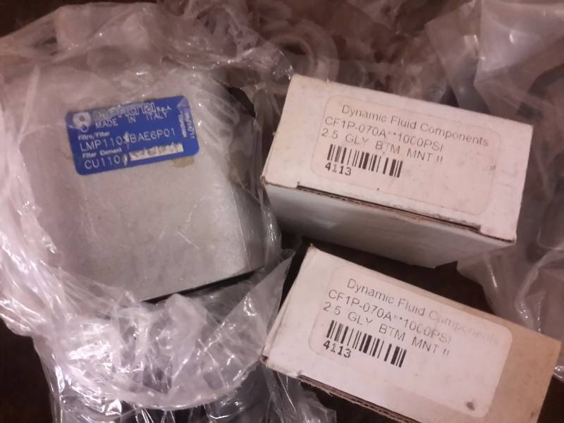 lot 94 image: Misc. Hydraulic Gauges.. Pressure Filter  Reservoir
