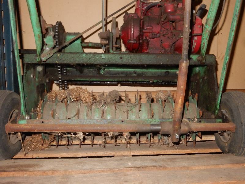 lot 16 image: Vintage dethatchingaereating machine.. Been sitting for a while..