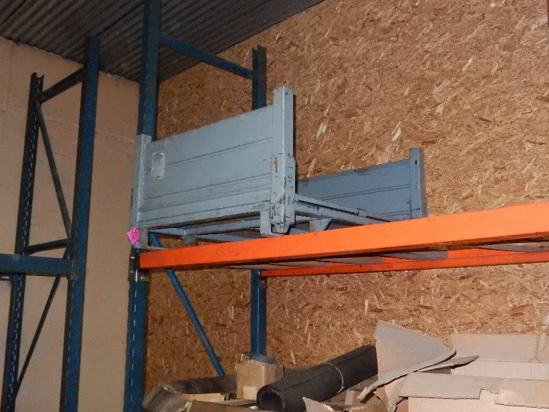 lot 105 image: Heavy Steel pallet with sides as shown.