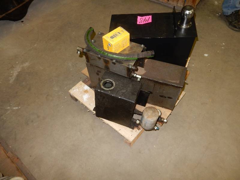 lot 148 image: 4 Hydraulic Oil Reservoirs