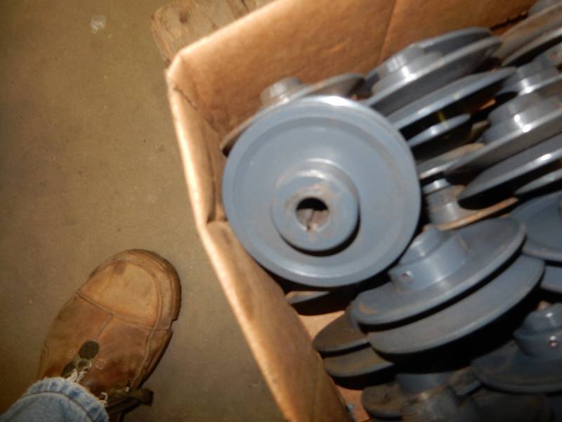 lot 156 image: Box of Adjustable Pulleys