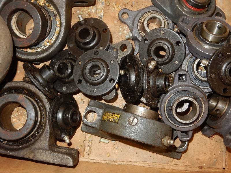 lot 166 image: Box of Bearings and Aluminum Ball
