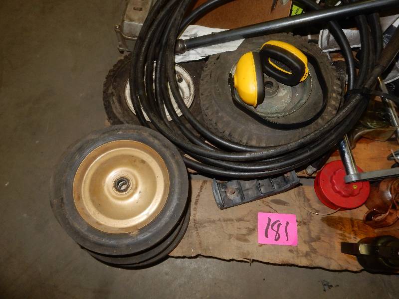 lot 181 image: Misc. items on the pallet.. Look at the closeups