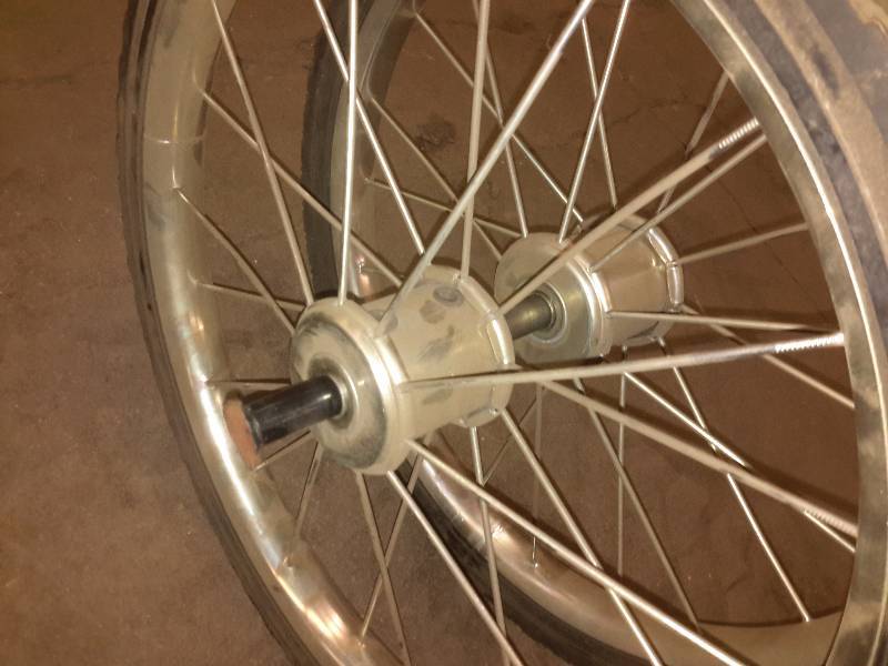 lot 186 image: 2, Spoke Wheels, 20 in Diameter