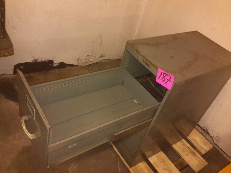 lot 187 image: 2 Drawer, Letter Size File Cabinet