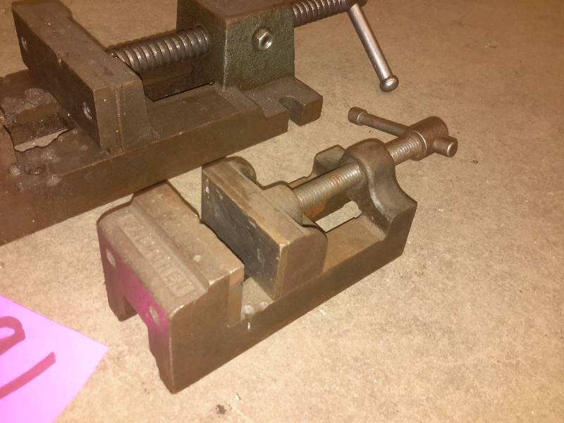 lot 191 image: 4 12 in  2 12 in Drill Press Vises