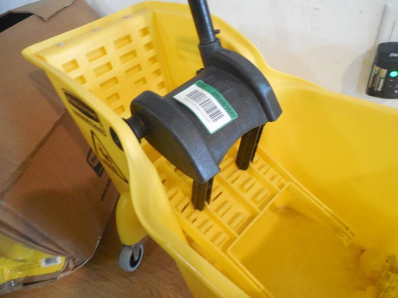 lot 98 image: Rubbermaid Commercial Products 31 qt. Tandem Mop Bucket