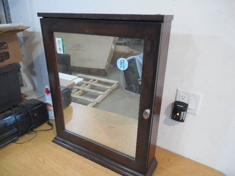 lot 7 image: VANITY MEDICINE CABINET WITH MIRROR