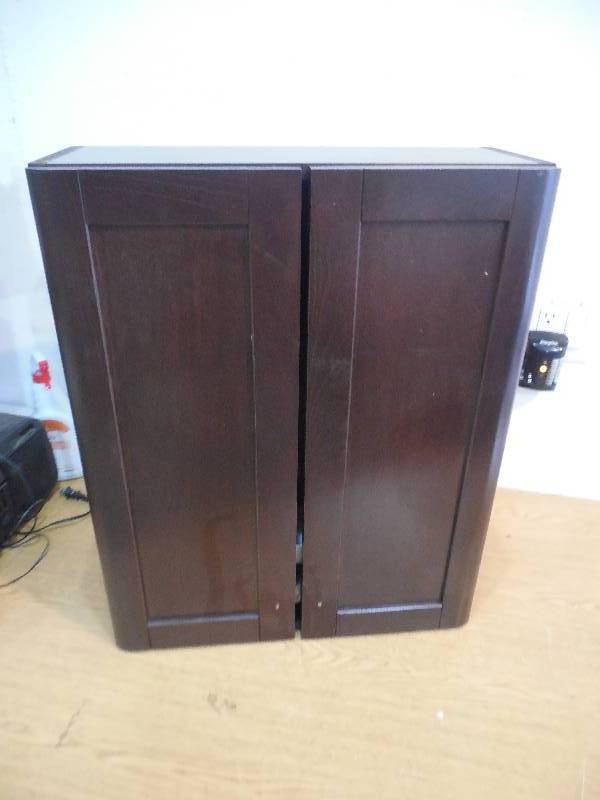 lot 8 image: BATHROOM CABINET