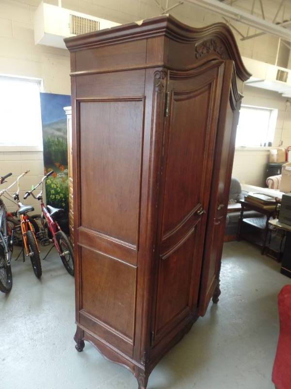 lot 902 image: ARMOIRE