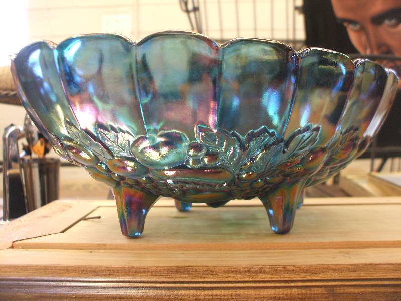 lot 925 image: BLUE CARNIVAL GLASS BOWL