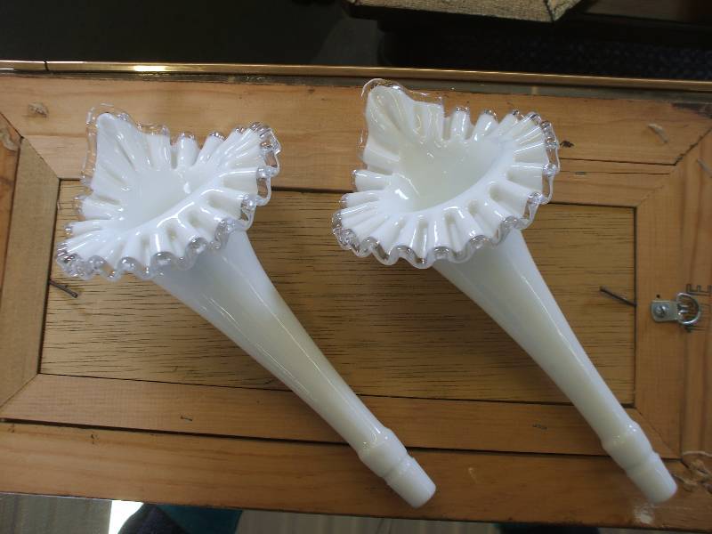 lot 926 image: FENTON EPERGNE HORNS
