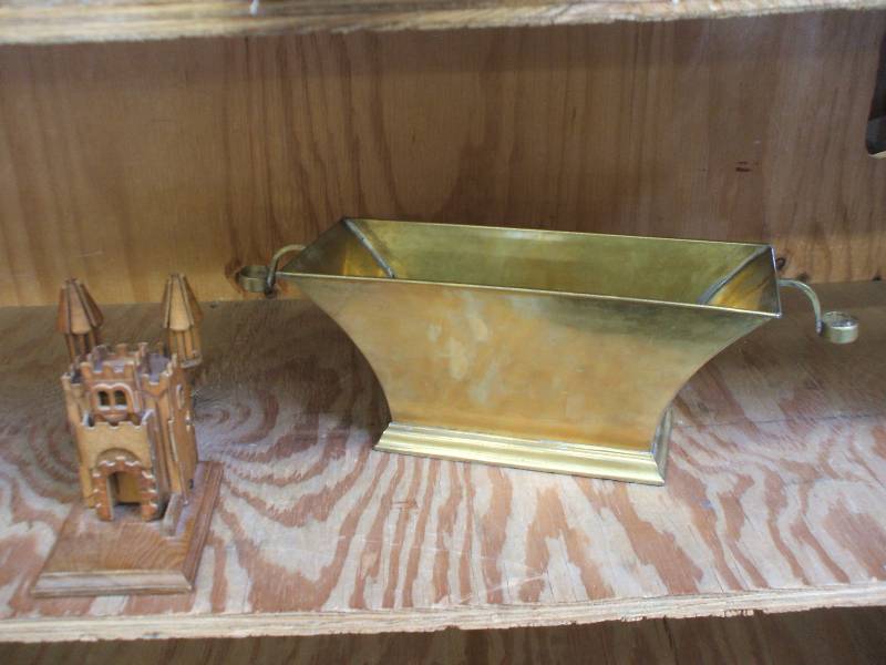 lot 927 image: MUSIC BOX AND PLANTER