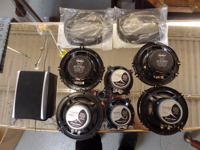 lot 937 image: CAR SPEAKERS AND AUDIO ACCESSORIES