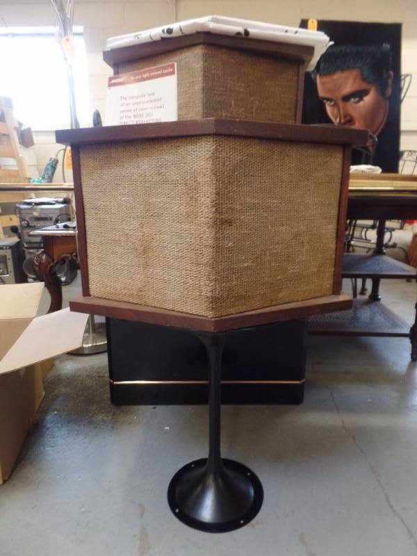 lot 942 image: BOSE 901 SPEAKERS