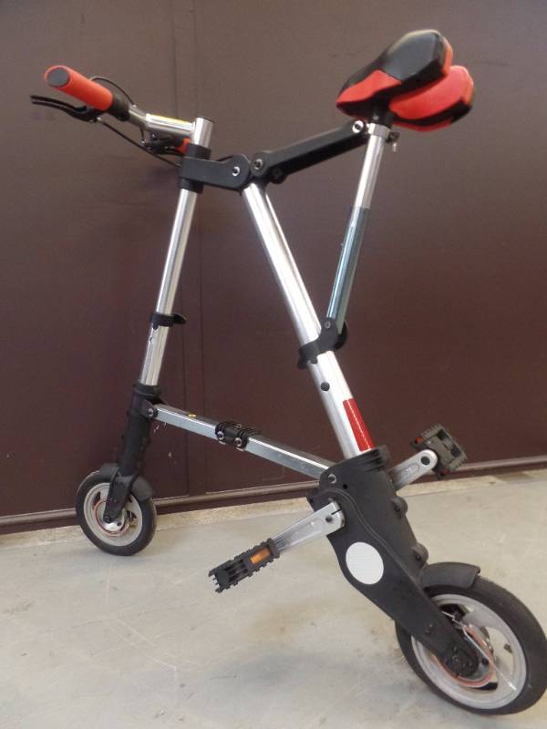 lot 952 image: CHINESE FOLD UP A-BIKE