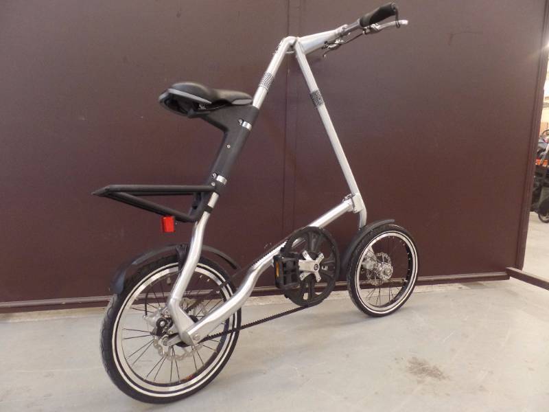 lot 953 image: CHINESE FOLD UP BIKE