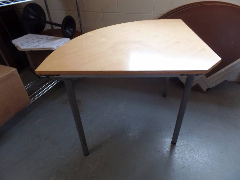 lot 967 image: SECTIONAL TABLES