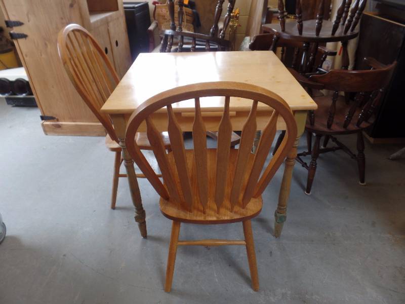 lot 973 image: TABLE AND CHAIRS
