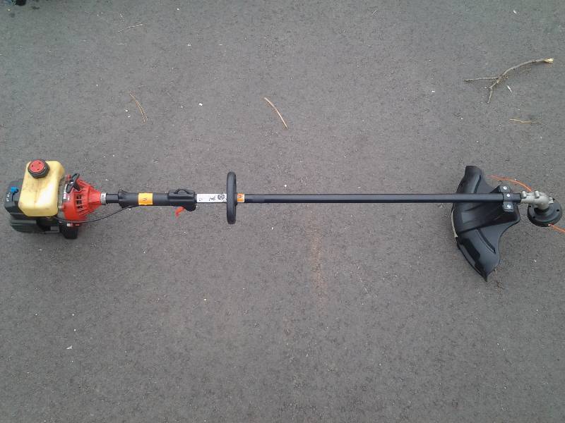 lot 16 image: Yard Machines Weed Whip Has Compression