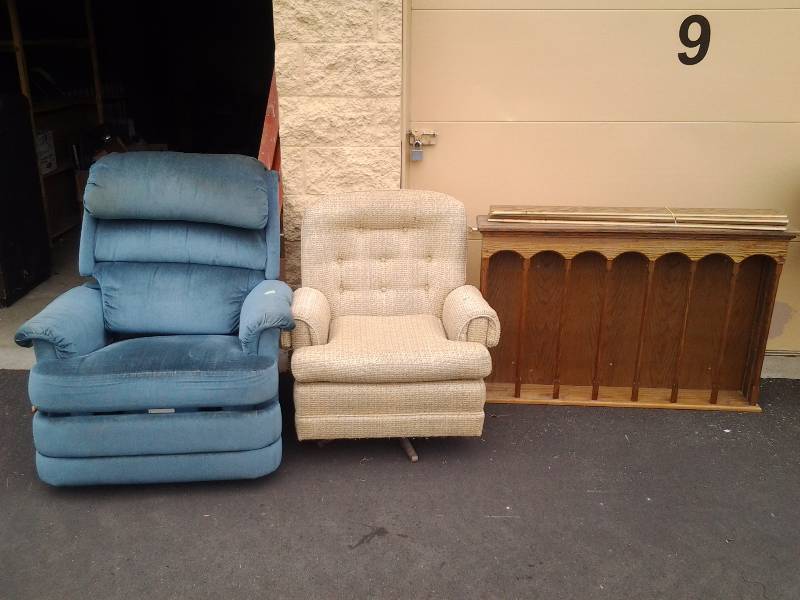 lot 22 image: Lazy-Boy Recliner, Vintage Swivel Rocker, Book Shelf Trophy Case With 4 Shelves
