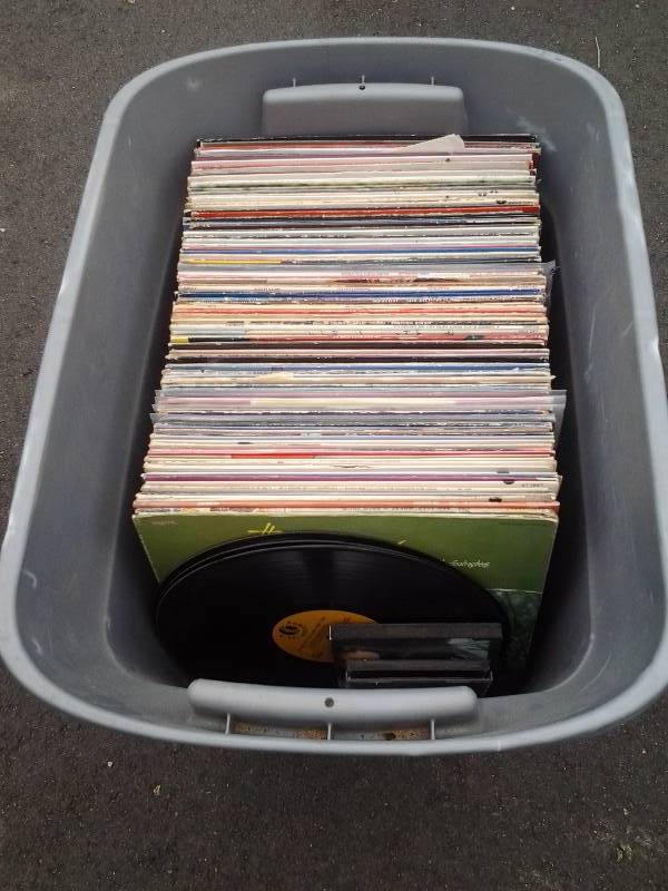 lot 24 image: 100 LPs Country, 60s  & 70s Rock N Roll, Classics