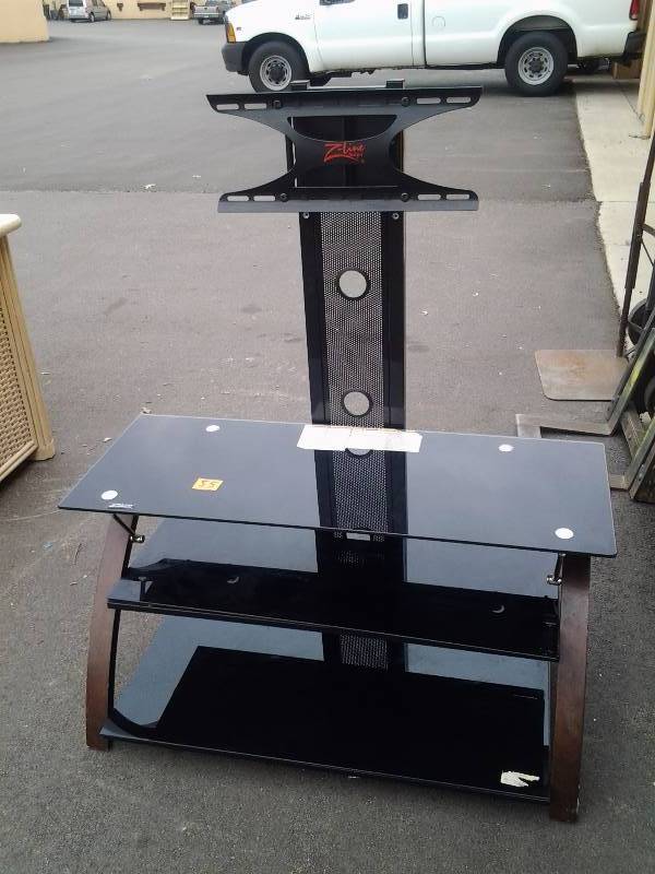 lot 55 image: Flat Screen TV Stand With 3 Glass Shelves 40x19x21