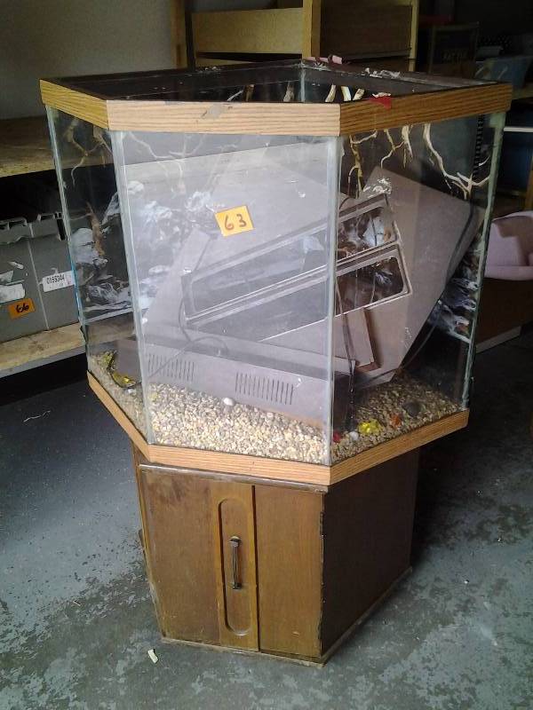 lot 63 image: Corner Aquarium With Stand, Has Lights, Rocks & More